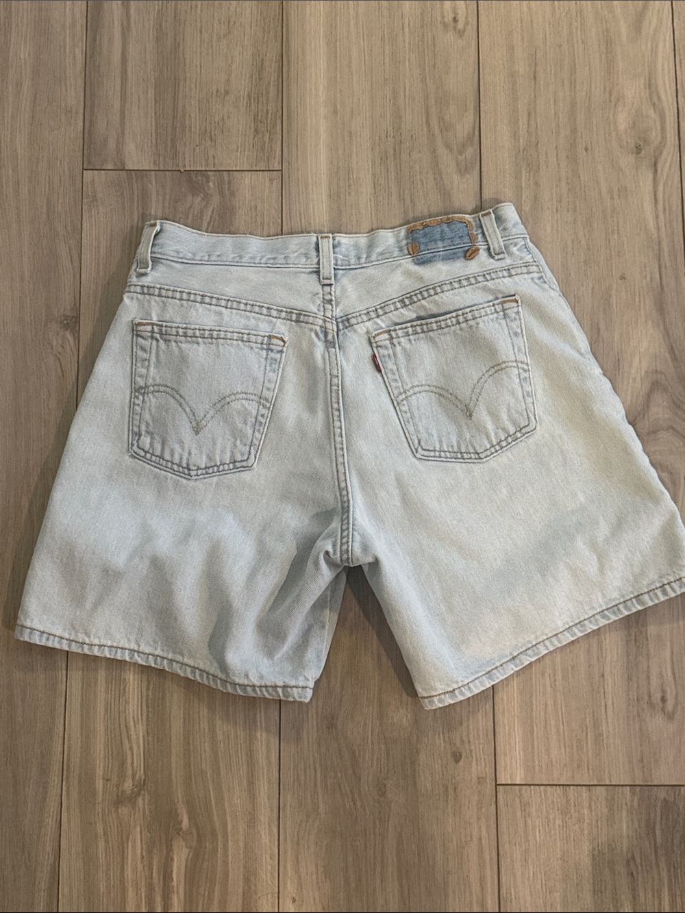 Levi’s women’s 12 Vintage Y2K light wash denim Jeans shorts